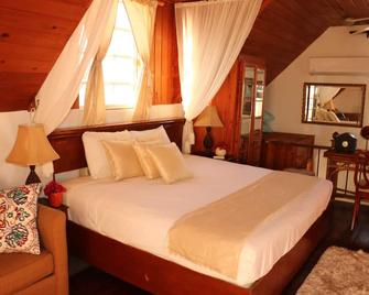Luxury Seafront Suite With Spectacular Sunset Views - Governor’s Harbour - Bedroom