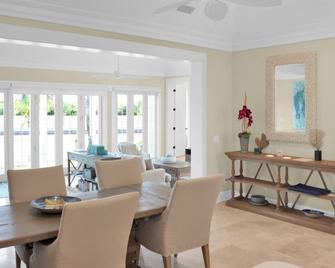 Waterfront House located in Schooner Bay, Abaco - Crossing Rocks - Dining room