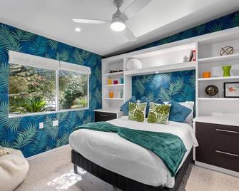 NEW! Luxury Palm Springs Mid-Century Modern Home w/ Large Resort-Style Yard \n· - Palm Springs