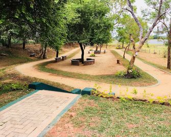 Sudu Neluma Home Stay - Polonnaruwa - Outdoor view