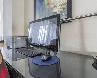 Comfort Inn - Corner Brook - Business center