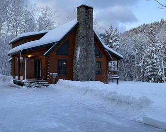 Carrabassett River Retreat - Kingfield - Budova
