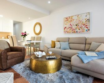 Genteel Home Ático Gran Capitán - Granada - Living room