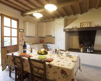 Flat in a winery in Montespertoli,A/C,Wi-Fi, swimming pool,children friendly,Ros - Montelupo Fiorentino - Sala pranzo