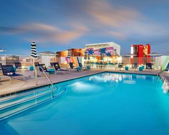 SpringHill Suites by Marriott Las Vegas Convention Center - Las Vegas - Pool
