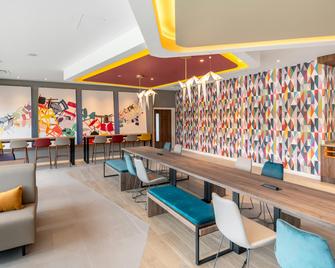 Hampton by Hilton High Wycombe - High Wycombe - Lounge