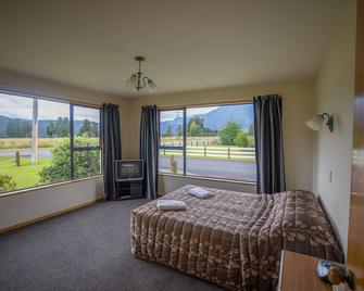 Mt Cook View Motel - Fox Glacier - Bedroom