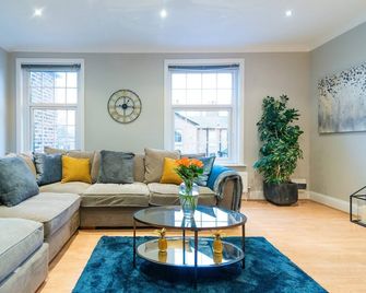 Modern Living 2 Bedroom Apartment South Wilmslow - Wilmslow - Sala de estar
