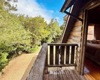 Serene craftsman 6-bedroom cabin perfect for group getaways - San Ignacio - Balcón