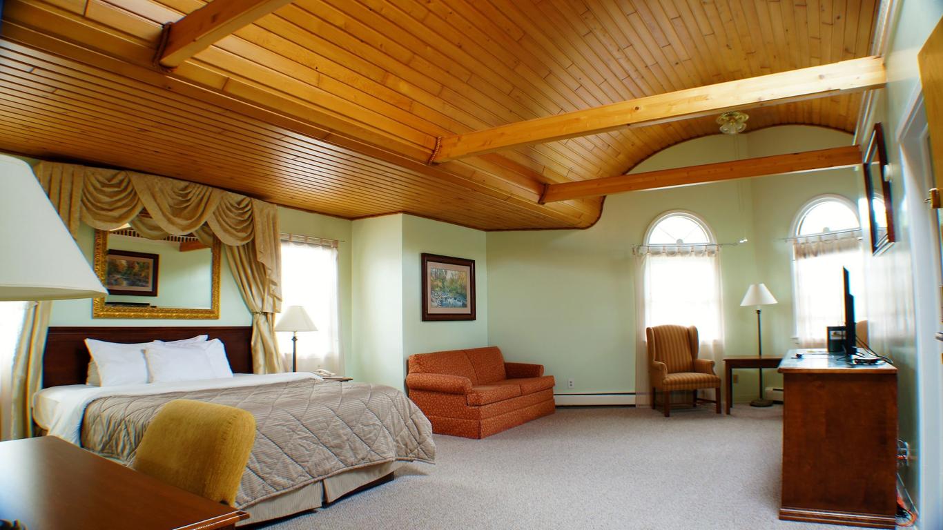 Pictured Rocks Inn & Suites