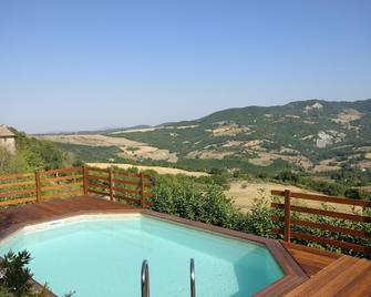 La Terrazza del Subasio - אסיסי - בריכה