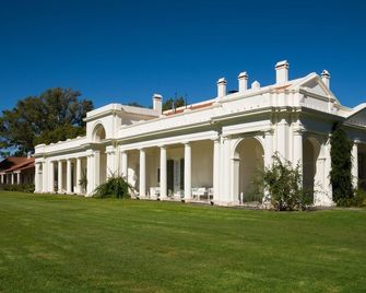 Estancia La Paz Hotel - Ascochinga - Edificio