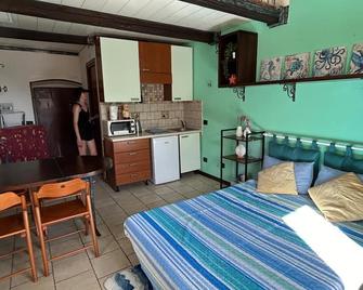 Studio apartment beautiful view. fresh and bright In the park of 5TERRE - Vernazza - Chambre