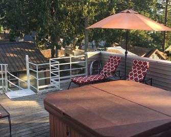 Beautiful home at Cultus Lakebr(STR Permit #24-325-038) - Chilliwack - Balcony