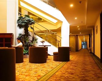 Greentree Inn Shandong Jinan Quancheng Square Business Hotel - Jinan - Lobby