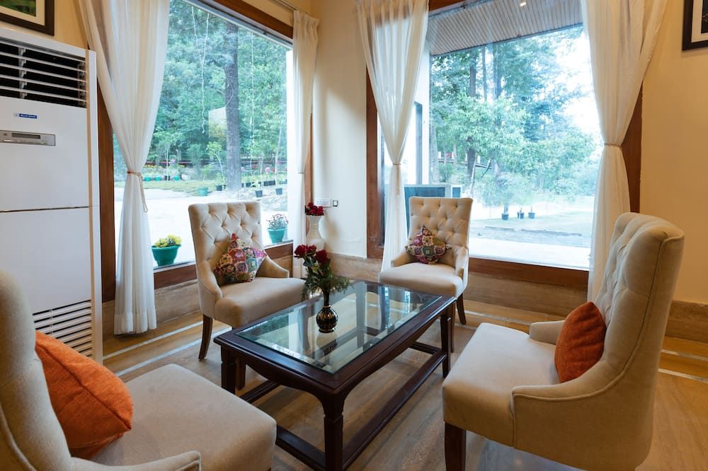 Punarnava Resort & Spa - מוסורי - סלון