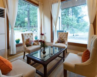 Punarnava Resort & Spa - מוסורי - סלון