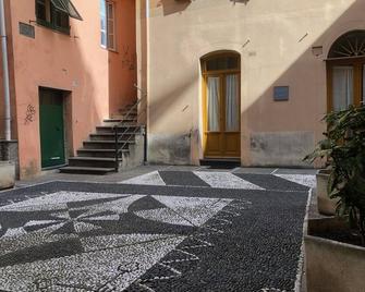 Camogli - 'The Sea Around The Corner' - Liguria Holidays - Camogli - Building