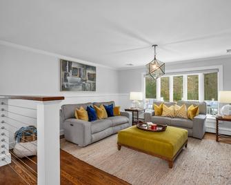 72 Alder Brook Lane West Barnstable - - Cape Cod - Barnstable - Вітальня