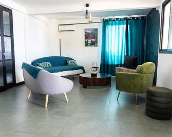 Villa T4 avec piscine, 6 à 8 personnes - Schoelcher - Salon
