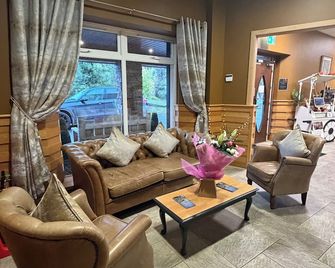 The Hedges Hotel - Ballymoney - Lounge