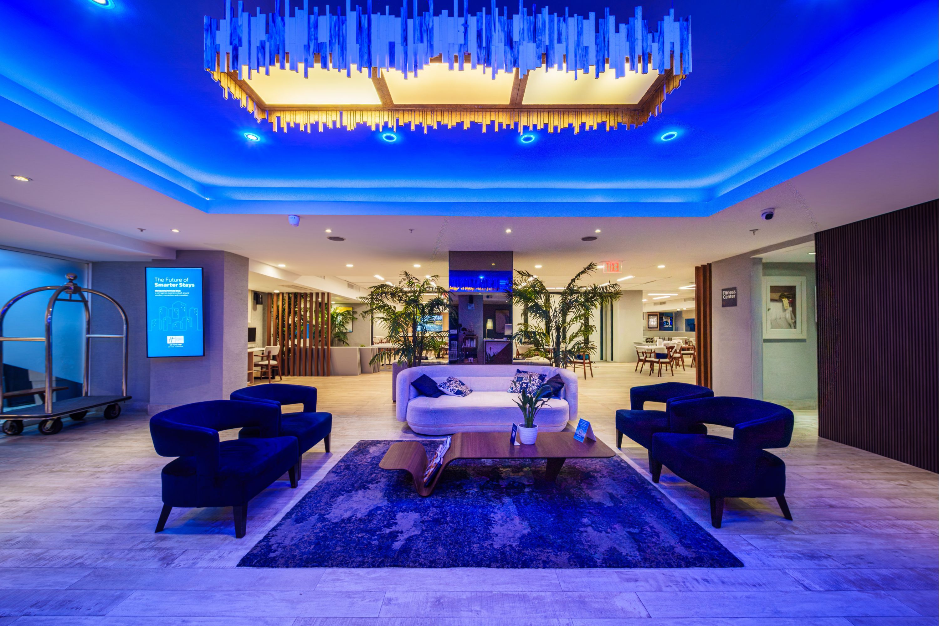 هوليداي إن إكسبرس سان، خو اون، ك نيد دو بي باي آيتش جي