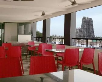 Hotel Sabarees Residency - מדוראי - מסעדה