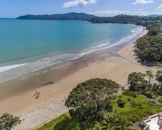 Calianne - Superb beachfront architecture - Mangonui