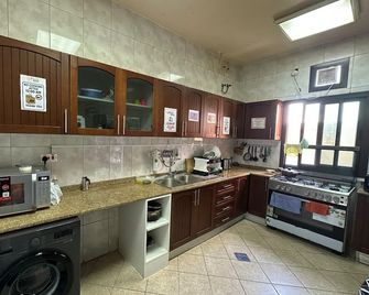 The Villa Hostel - By Lunar - Abu Dhabi - Kitchen