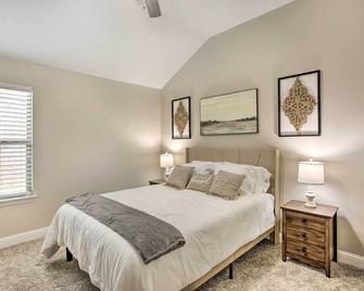 Private Yard and Grill Greenville Vacation Rental - Greenville - Bedroom