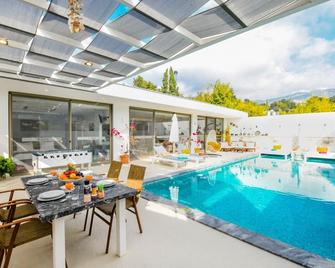 Stylish 2 Bedroom Villa, Secluded Pool and Garden - Kalkan - Pool