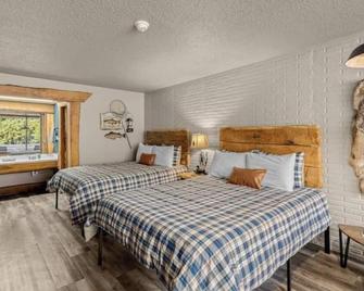 Stonegate Lodge Salt Water Pool2 Queen Beds Fire Pits Fast Wifi Room #205 - Eureka Springs - Bedroom
