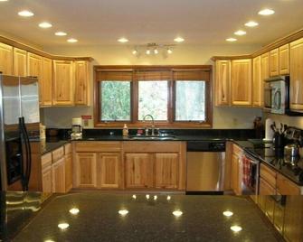 The Wintergreen Chalet - Nellysford - Kitchen