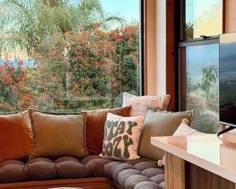 Hilltop View Sanctuary - Fallbrook