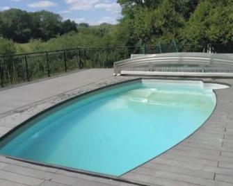 Chalet chaleureux à Louâtre avec piscine partagée - Villers-Cotterêts - Piscina