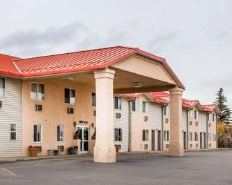 Hotel Fuzion Inn & Suites - Laramie - Building
