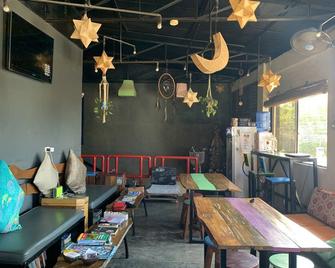 Moon Fools Hostel - Panglao