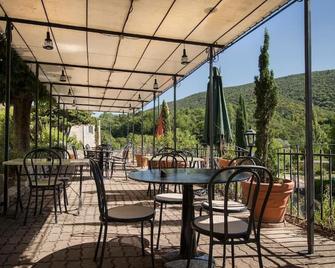 Auberge de l'Escargot d'Or - Dieulefit - Patio