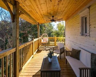 The Hidden Hideaway on College - Macon - Balkon