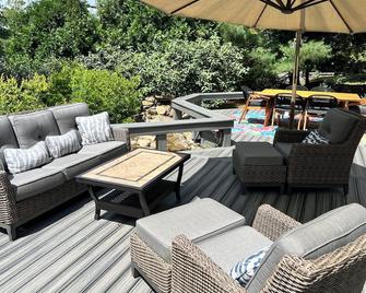 Hoosier Estate - Steps to IU - New Furnishings coming 8/1 - Bloomington - Patio