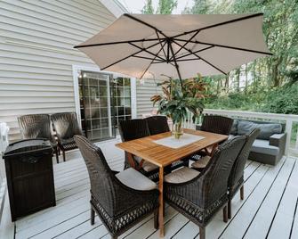 Lake house with a game room - Coxsackie - Balcón
