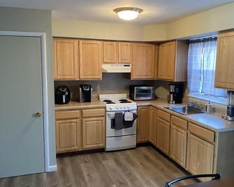 2 bedroom town house with game room - Albany - Cocina