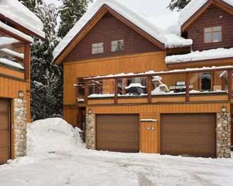 3 Bedroom, 2.5 Bath Condo at Red Resort - Rossland - Building