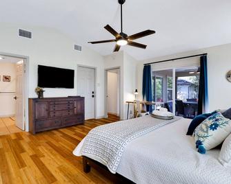 Richter's Garage - A Birdy Vacation Rental - Boerne - Bedroom