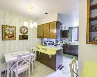 Retro Ohio Home on 1-Acre Property - Xenia