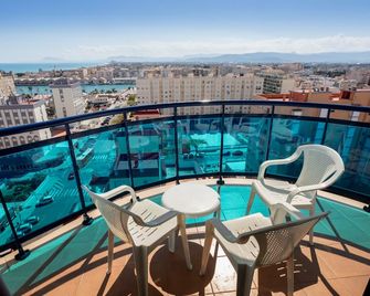 هوتل سيبيليس بلايا - غانديا - شرفة