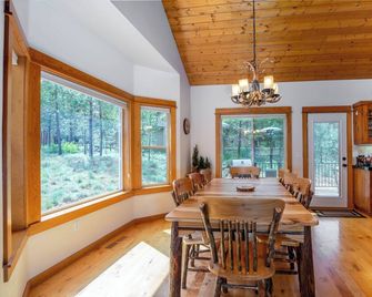 Lass08 - Stunning Lodge-Style Home, A/C, Games, Hot Tub, Family Friendly - Sunriver - Comedor