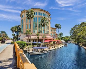 Rustic Retreats Modern 1br For 4 Guests Minutes From Las Olas - Fort Lauderdale - Building