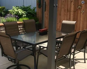 Charming home in beautiful Historic Bethlehem near all attractions. - Bethlehem - Innenhof