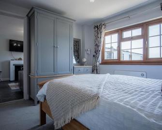 Lilac Cottage - 1 Bedroom Cottage - Amroth - Narberth - Bedroom